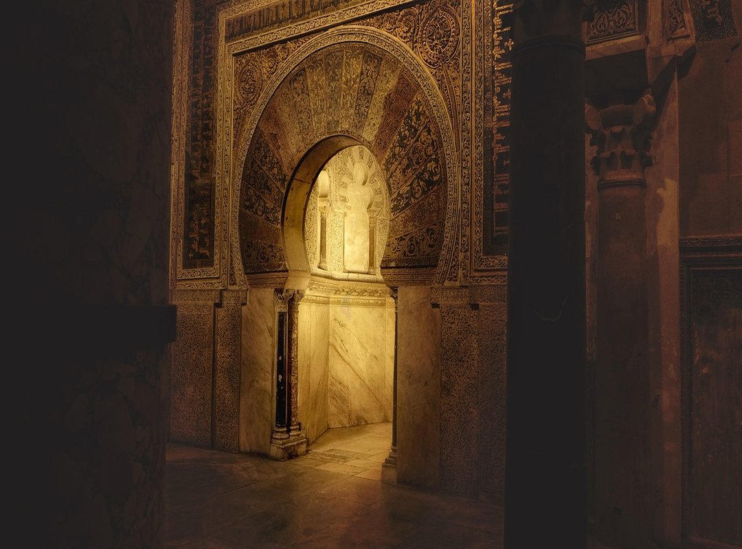 How to Responsibly Find and License Niche Images Today